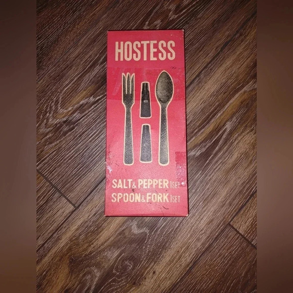 Vintage Hostess Salt & Pepper, Spoon/Fork set - Picture 4 of 4